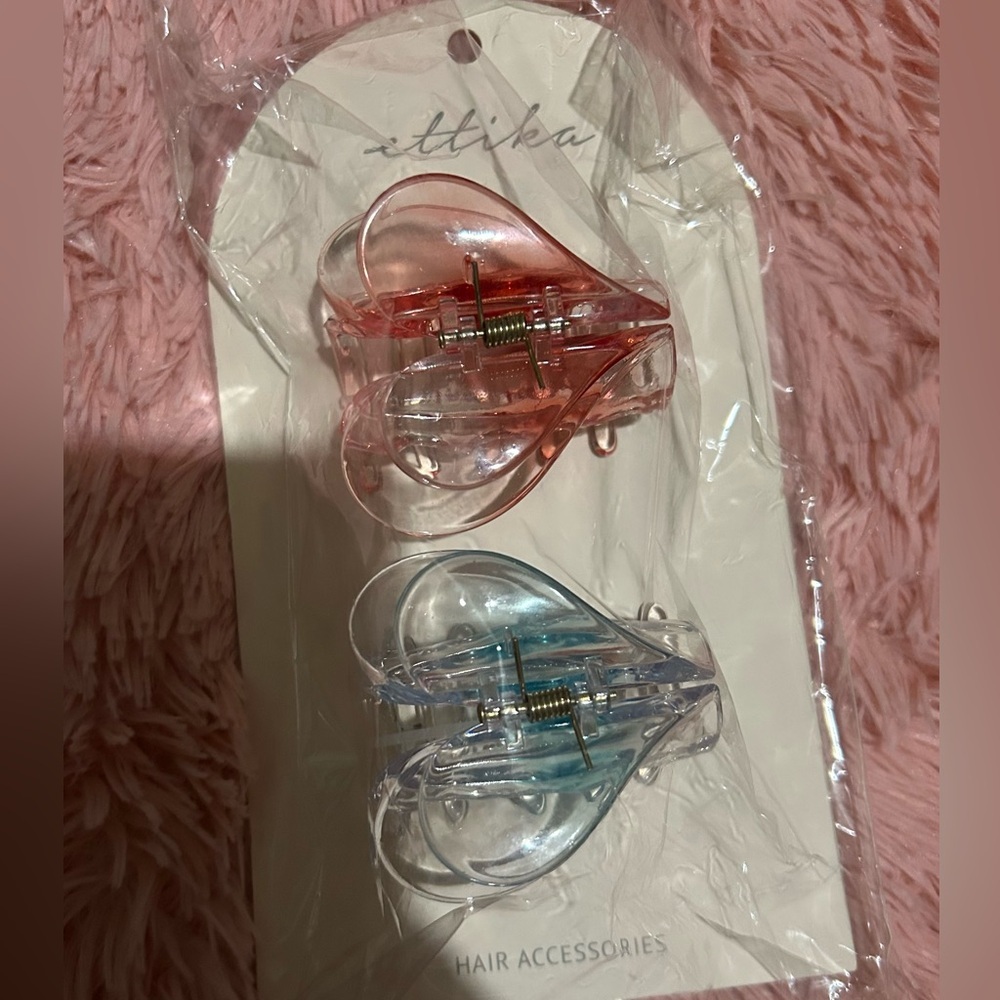 Ettika 2 Pack Assorted Heart Claw Hair Clips - Picture 2 of 3